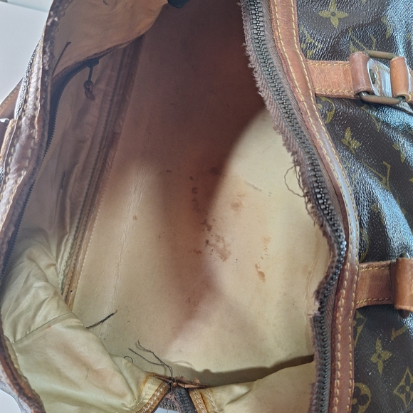 Louis Vuitton travel bag - Picture 9 of 11